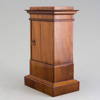 A French Empire mahogany mantle clock by Alexandre à Paris, first half of the 19th Century.