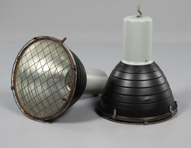 INDUSTRILAMPOR, ett par, 1900-talets andra hälft. Höjd 55 cm.