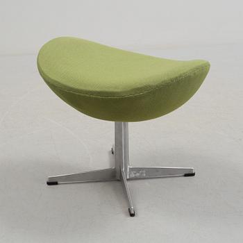 A Arne Jacobsen "Svanen" armchair and stool, second half of the 20th century.