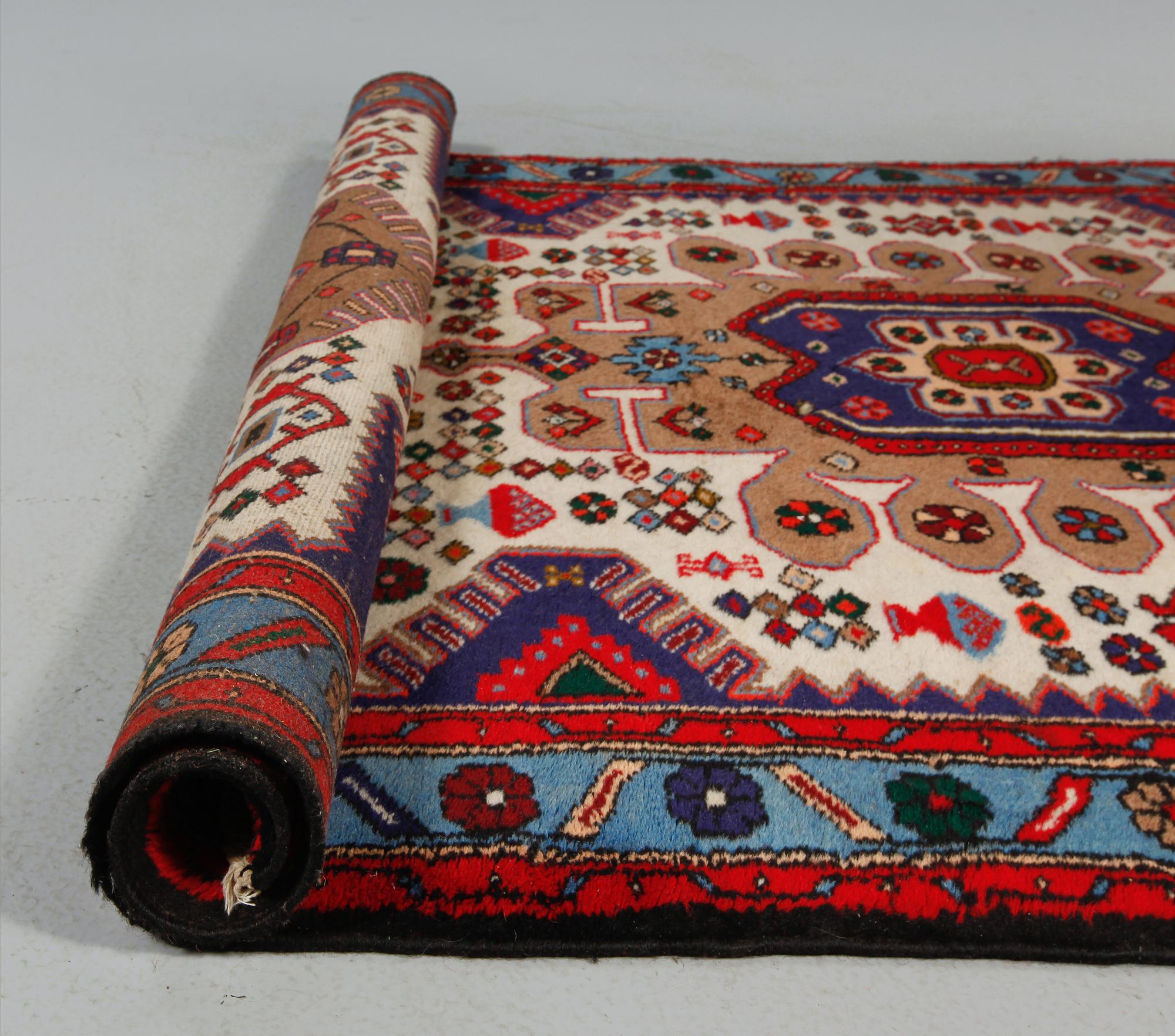 MATTA, orientalisk, 1900-talets slut, ca 205 x 125 cm.