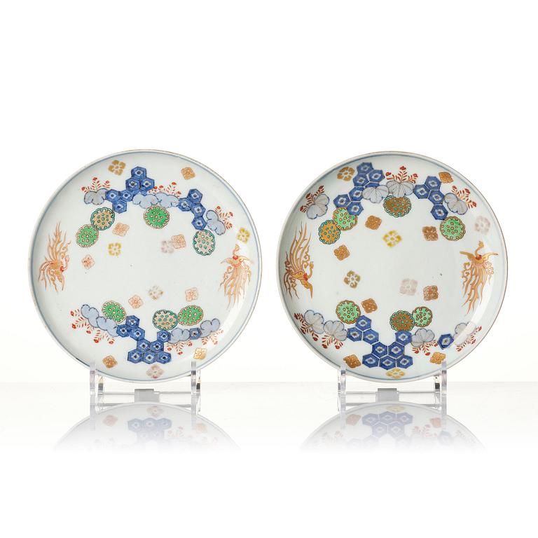 A set of seven Japanese imari verte dishes, Meiji period (1868-1912).