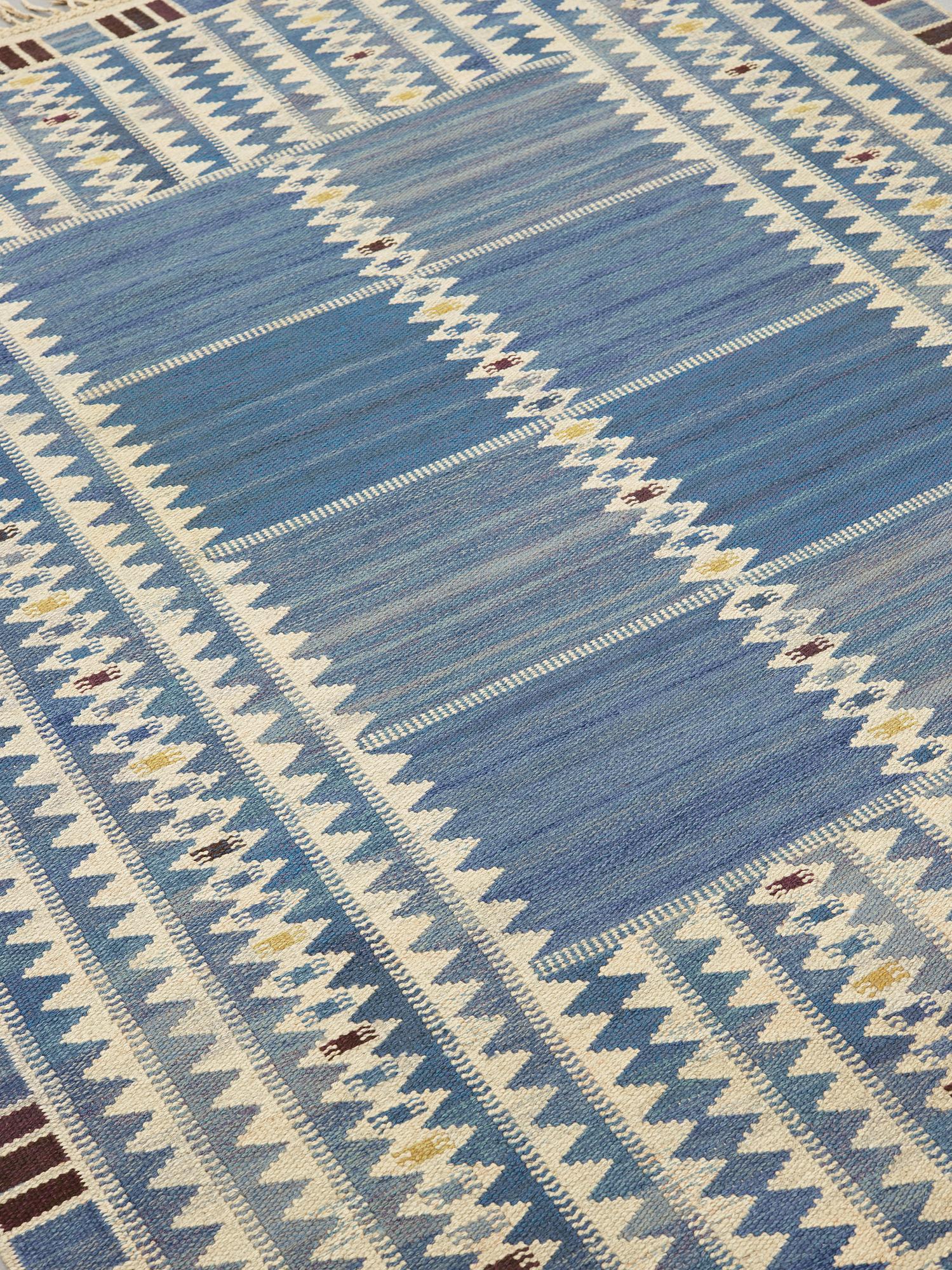 BARBRO NILSSON, matta, rölakan, 251 x 196,5 cm, "Salerno blå", signerad AB MMF BN.