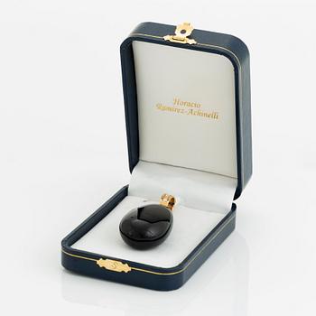 Acchinelli hängsmycke 18K guld med en droppe av onyx och runda briljantslipade diamanter.