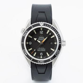 Omega, Seamaster, Planet Ocean 600M, Casino Royale, armbandsur, 45 mm.