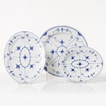 Royal Copenhagen, mat-, kaffe- och teservis, 88 delar, "Musselmalet", Danmark, 1800-1900-tal.