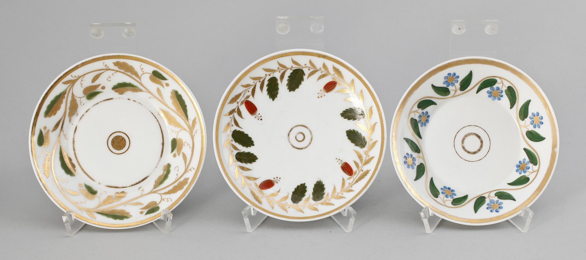KOPPAR MED FAT, 3 st. porslin. Empire. 1800-talets första hälft.