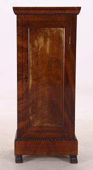 PIEDESTALSKÅP, senempire, Finland, 1800-talets mitt.