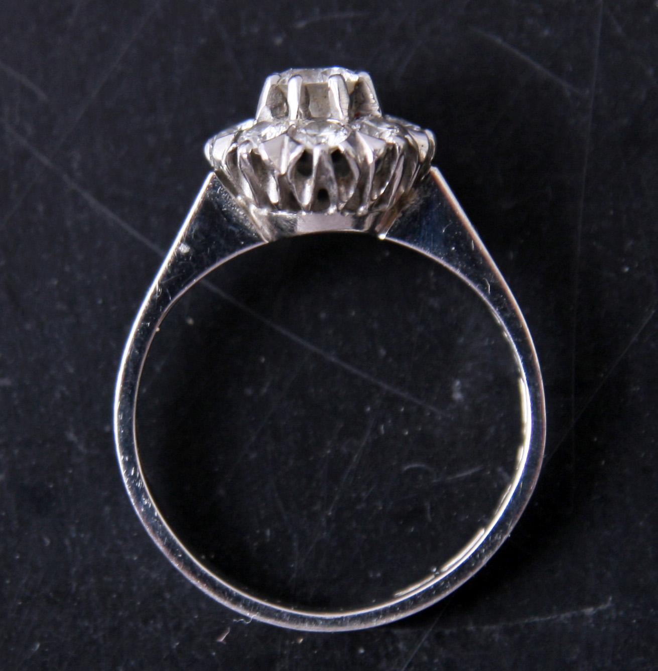 RING, vitguld 18 K med 8+1 diamanter, tot 0,56 ct enl gravyr.