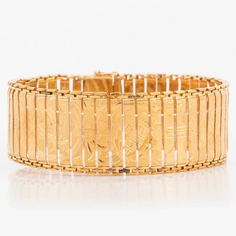 BRACELET, 18K gold with engraved decor.