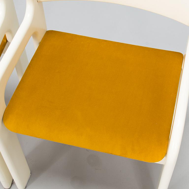 Eero Aarnio, A 1970's dinner table and four chairs "Flamingo" by Asko.