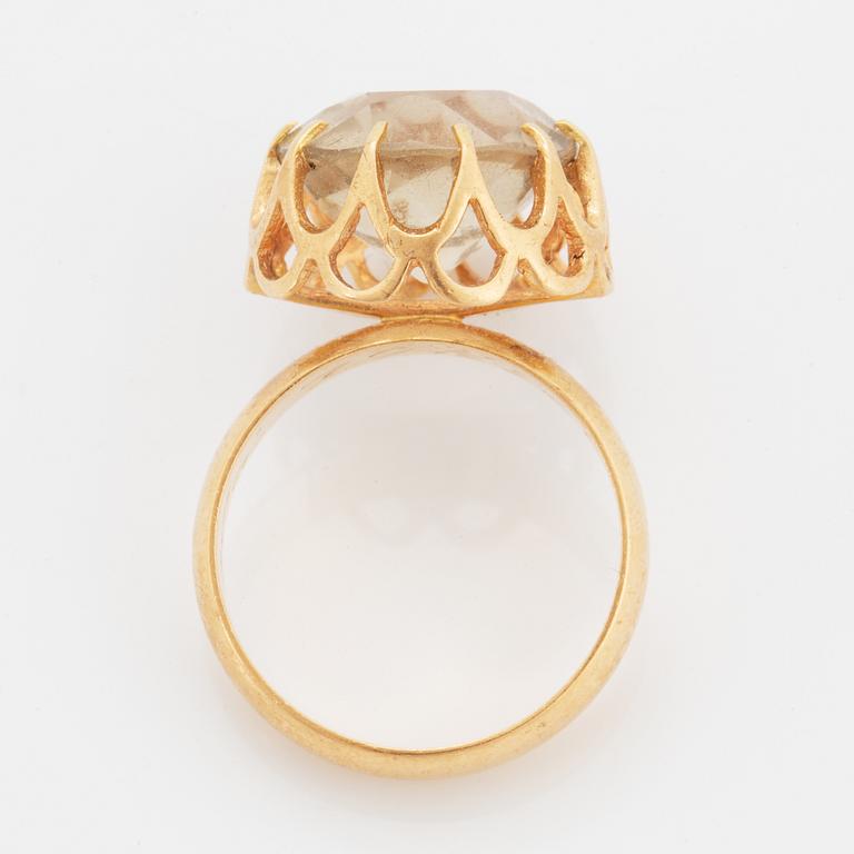 Ring, 18K guld med rund fasettslipad citrin.