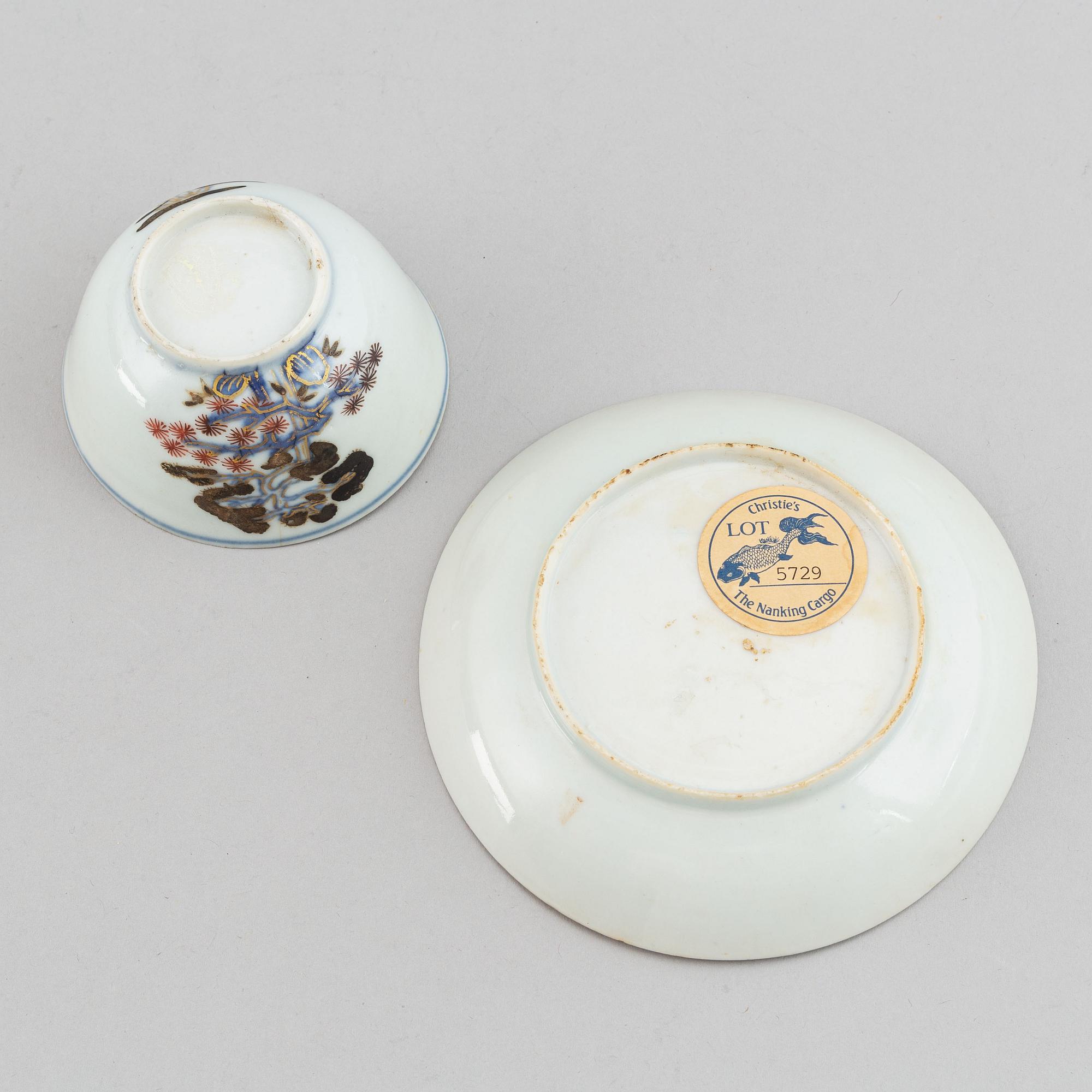 A ship wreck tea cup with stand, Qing dynasty, 18th Century.