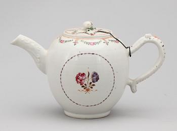 TEKANNA med LOCK, kompaniporslin. Qing dynastin, Qianlong (1736-95).