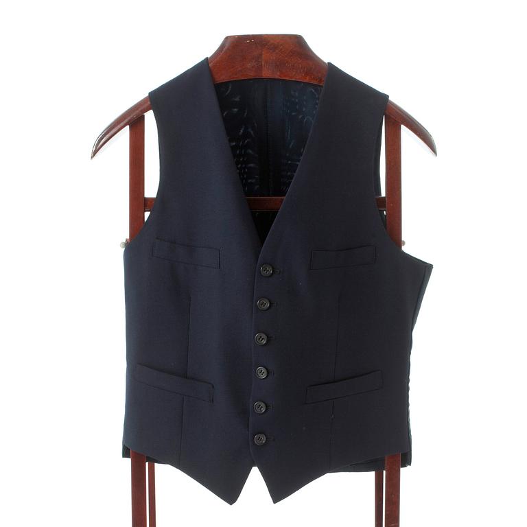 GÖTRICH, a men's suit consisting of jacket, vest and pants.