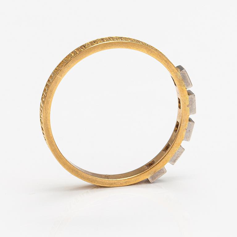 Björn Weckström, An 18K gold ring "Timanttikihla" with diamonds ca. 0.20 ct in total. Lapponia 1975.