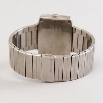 ISSEY MIYAKE, rannekello 28 x 39 mm, design Harri Koskinen.