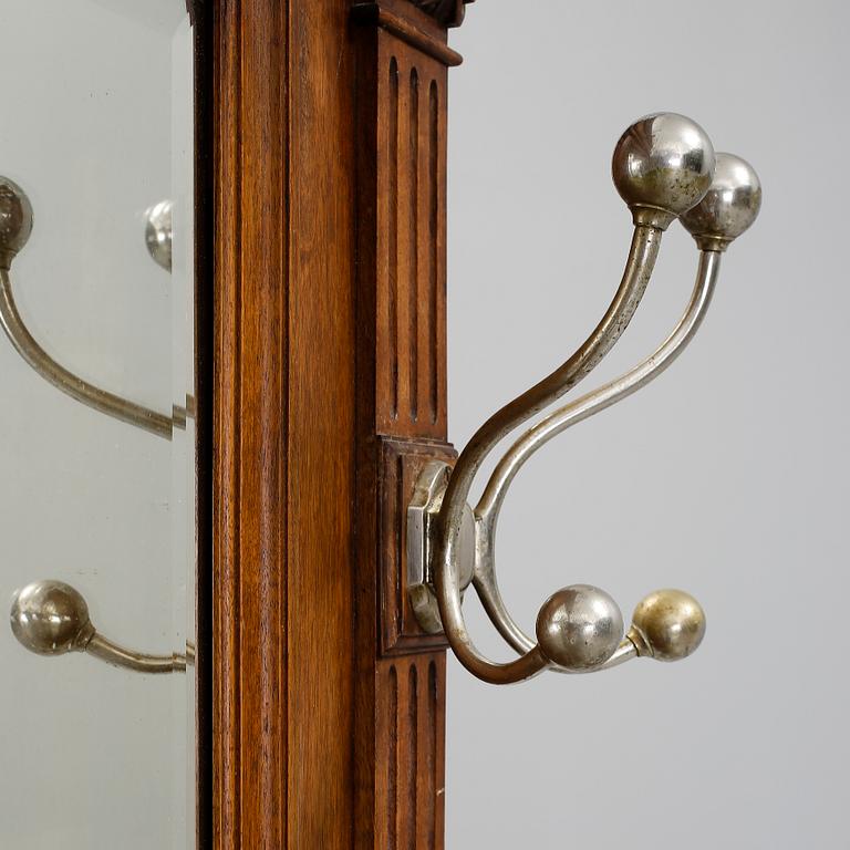 HALLMÖBEL, nyrenässans, 1800-talets andra hälft.