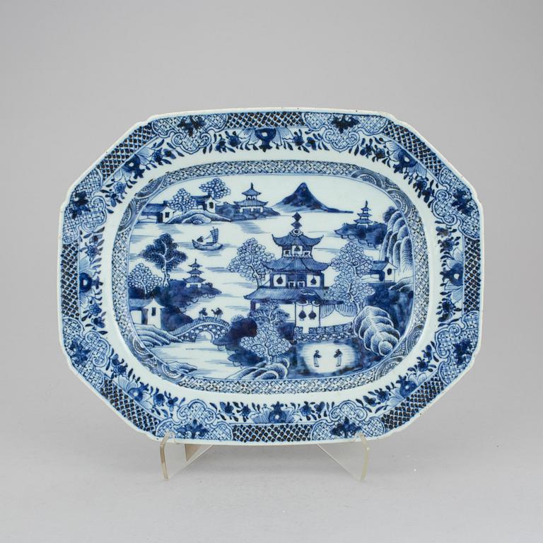 STEKFAT, kompaniporslin. Qingdynastin, Qianlong (1736-95).