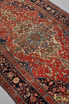 A RUG, an antique/semi-antique Kashan Motachem, ca 213 x 141,5 cm.