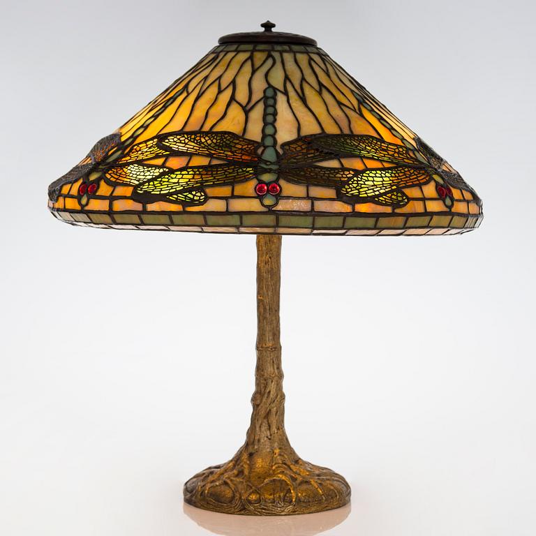 Tiffany Studios, "Dragonfly and Pony base" bordslampa, New York ca 1900.