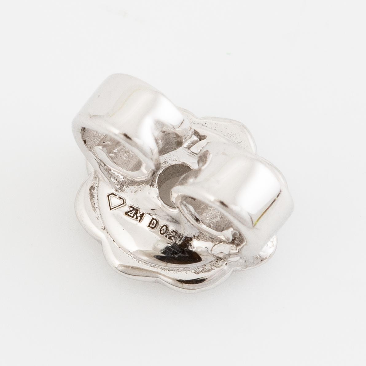 Earrings 18K white gold with brilliant-cut diamonds, accompanying GIA dossier.