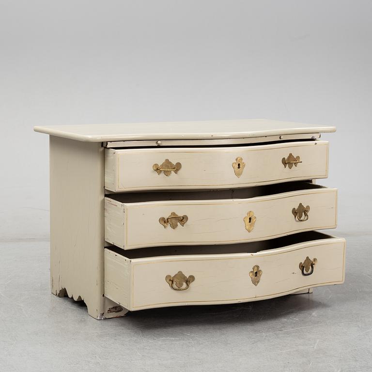 A late baroque chest of drawers.