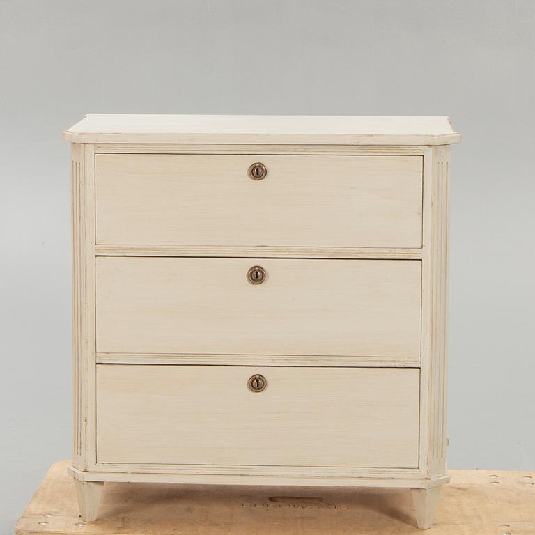 Chest of drawers, Gustavian style, around 1900.