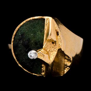 A BJÖRN WECKSTRÖM RING, "Quebec", diamond, zosite, 18K gold. Lapponia 1977.