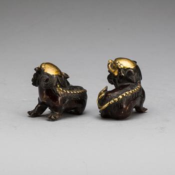 FIGURINER, ett par, brons, Kina. 1800/1900-tal.