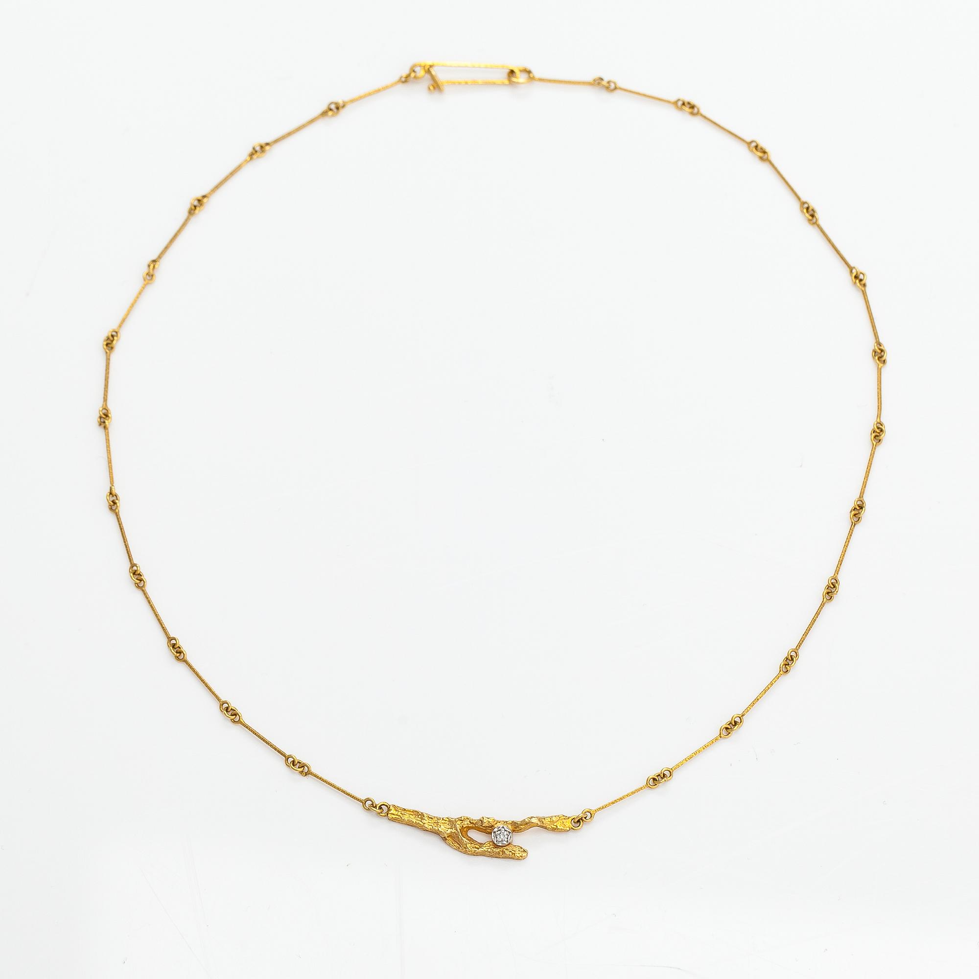 Björn Weckström, Kaulakoru "Timanttisolmu", 18K kultaa, timantti n. 0.02 ct. Lapponia 1982.
