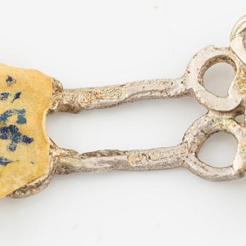 Lars Arby, ett armband och sex hängen samt en halsring, silver, med emalj.