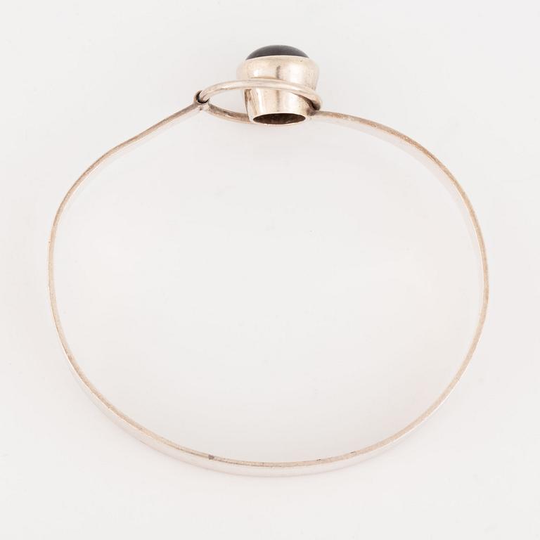 Silver bangle and ring with labradorite.