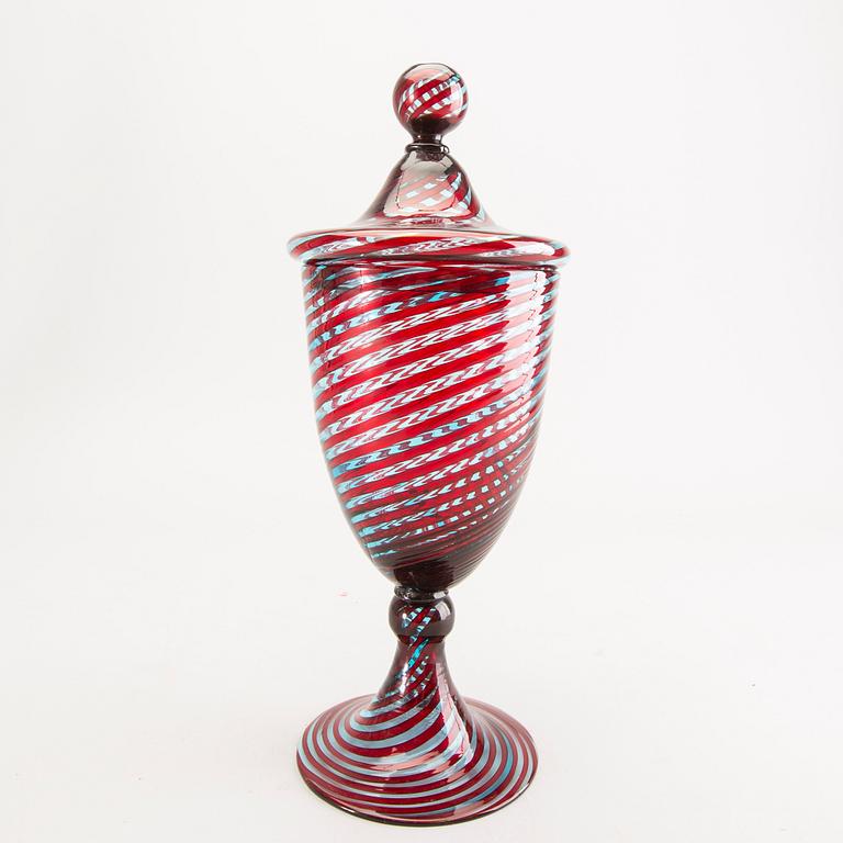 An Italian Murano glass goblet.