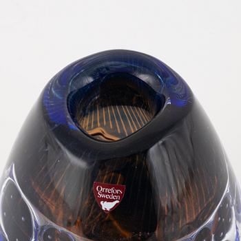 Edvin Öhrström, a 'Flickan och duvan' ariel vase, Orrefors 1979.