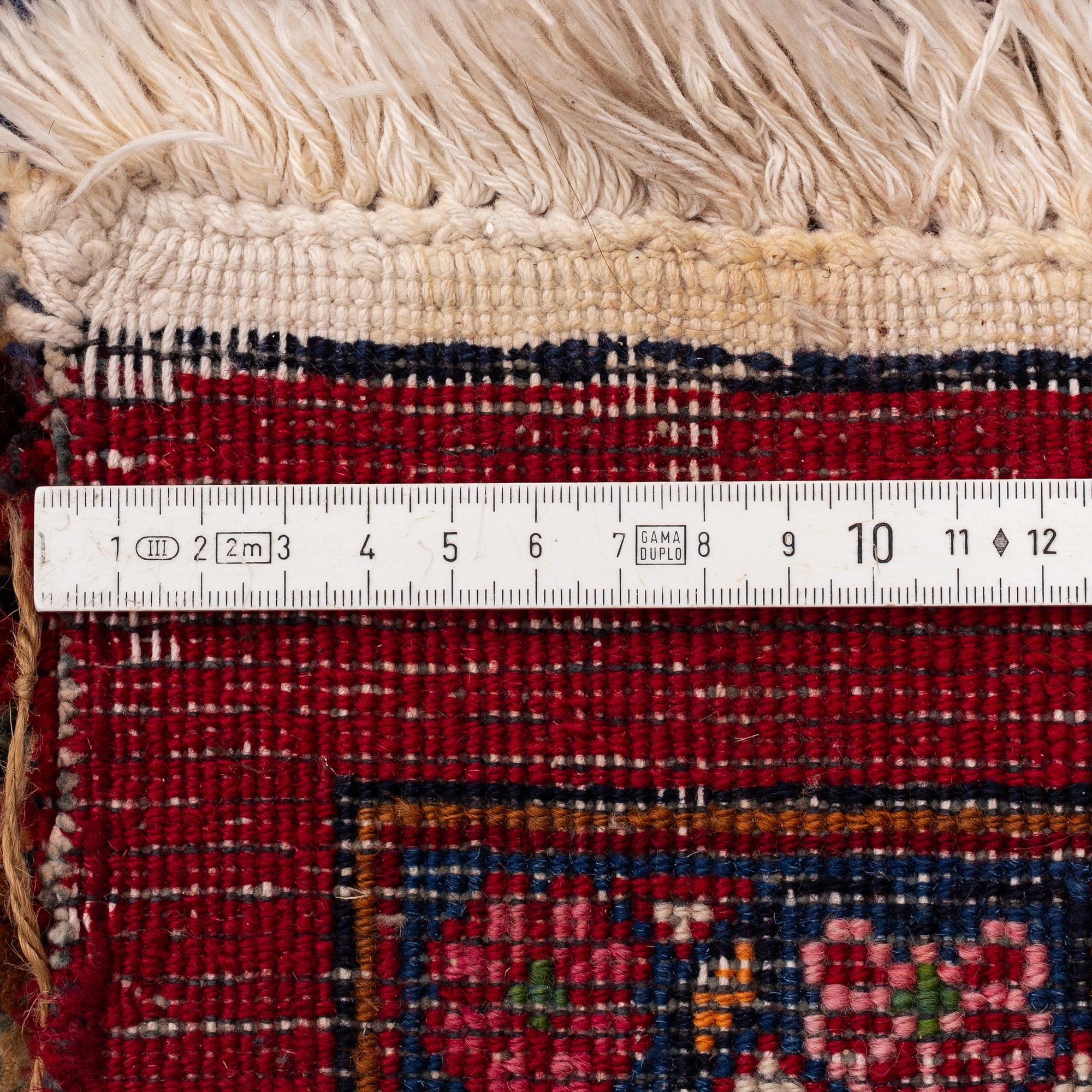 A Meshad carpet, ca 410 x 290 cm.
