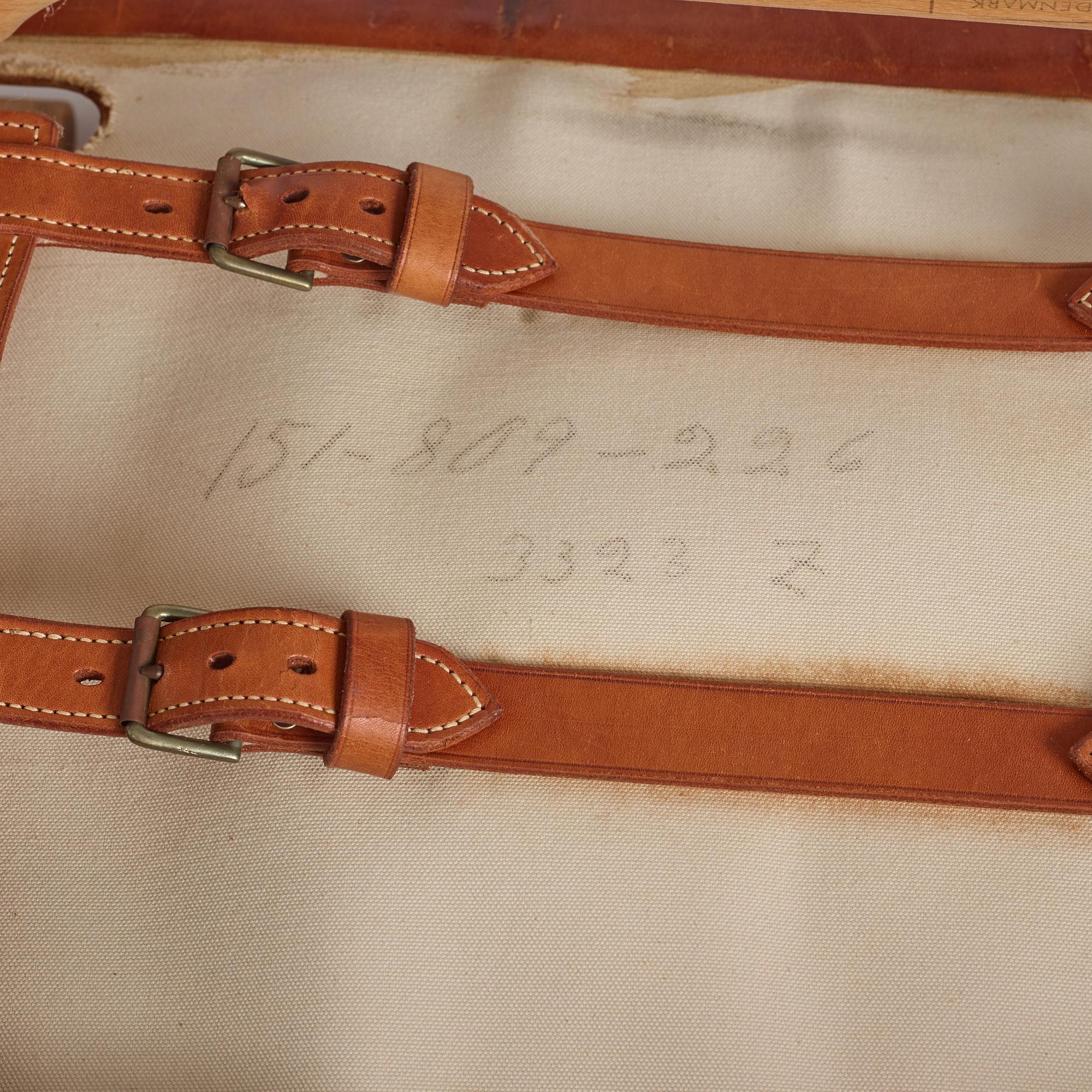 Børge Mogensen, a pair of oak and natural leather "Spanish Chair", model 226, Fredericia Stolefabrik, Denmark.