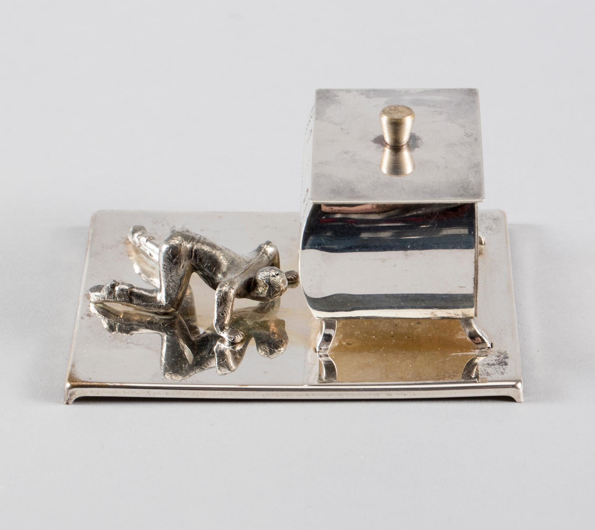 MANSCHETTKNAPPSASK, Eskilstuna, 1900-talets andra hälft.