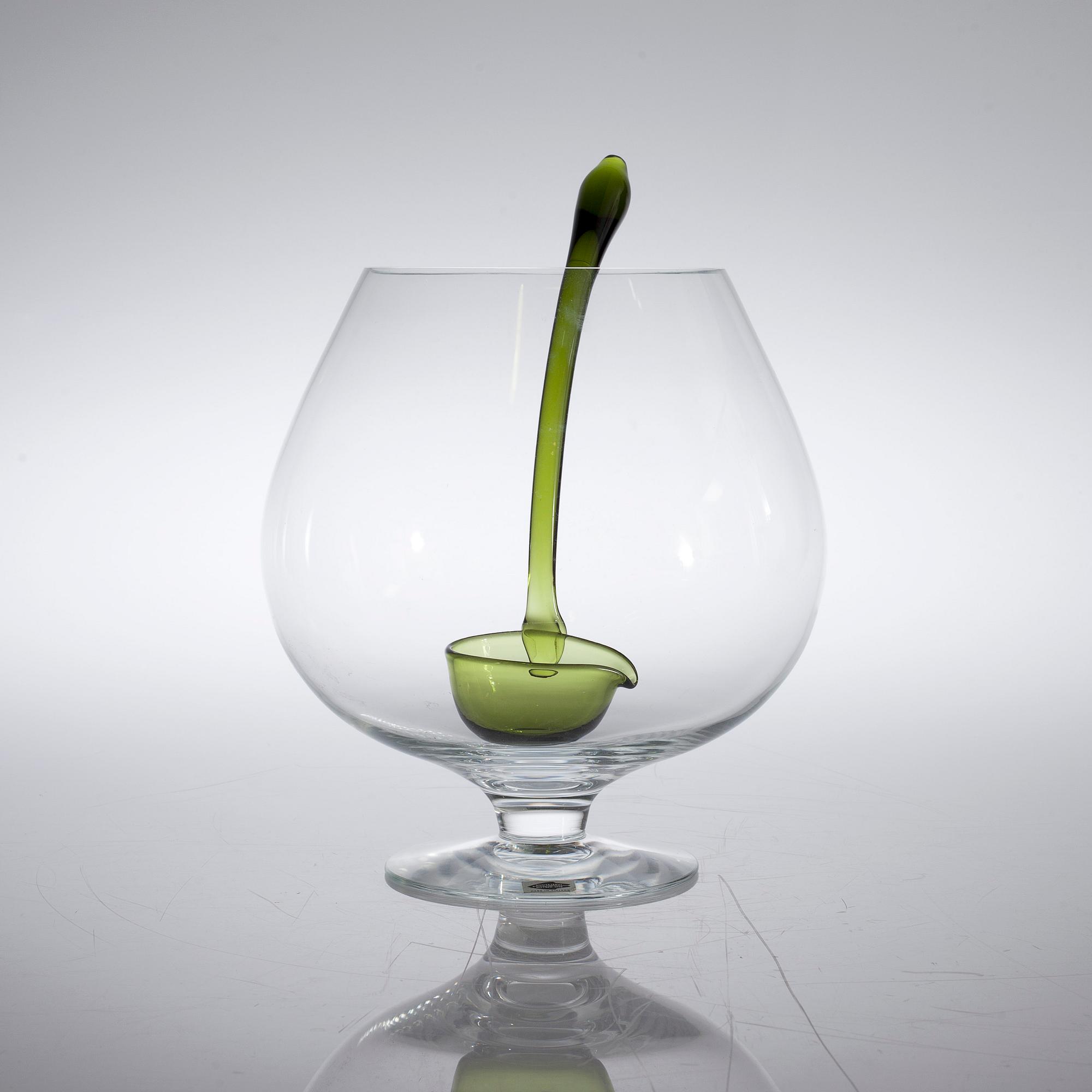 A glass punch bowl and ladle by Nuutajärvi, Finland from the second half of the 20th century.