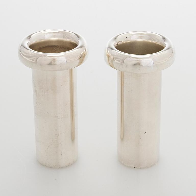 Tapio Wirkkala, a pair of sterling silver 'Growth' vases, Kultakeskus Oy, Hämeenlinna 1990.