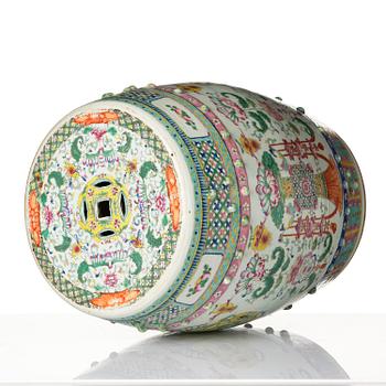 A famille rose garden seat, Qing dynasty, 19th century.