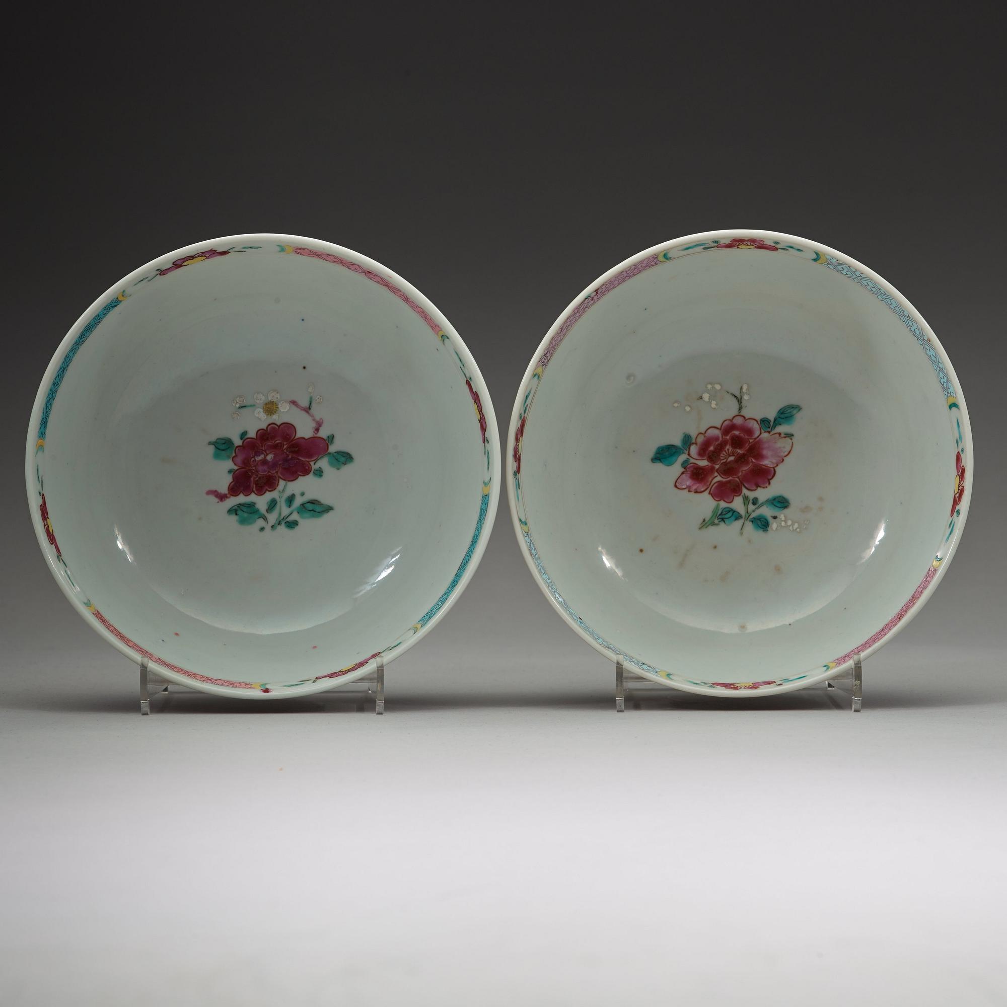 A pair of famille rose bowls, Qing dynasty, Qianlong (1736-95).