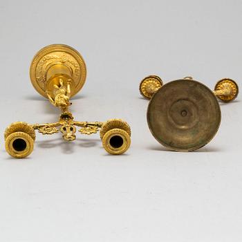 KANDELABRAR, för två ljus, ett par, Frankrike, 1800-talets början, empire.