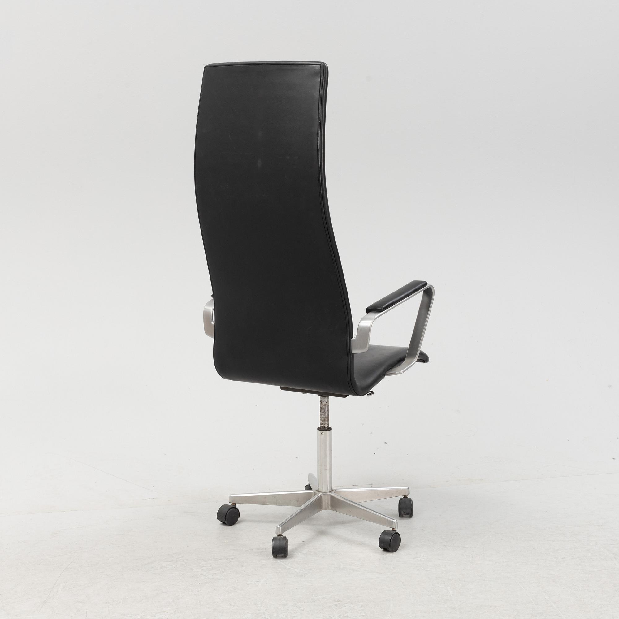 Arne Jacobsen, skrivbordsstol "Oxford" för Fritz Hansen Danmark, daterad 1988.