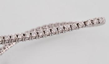 ARMBAND, 18K vitguld med briljantslipade diamanter, ca 2.22 ct, Milano, Italien. Vikt 8,1 gram.