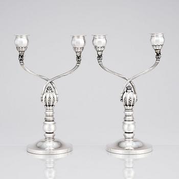 Johan Rohde, kandelabrar, ett par för två ljus, Firma Georg Jensen, Köpenhamn 1933-44, design nr 343, sterling.