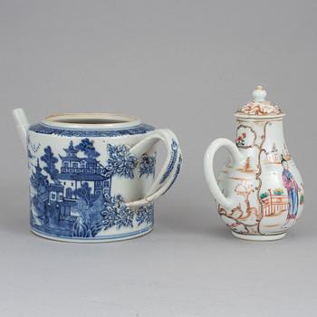 A chinese porcelain teapot and chocolate pot 18/19th century.