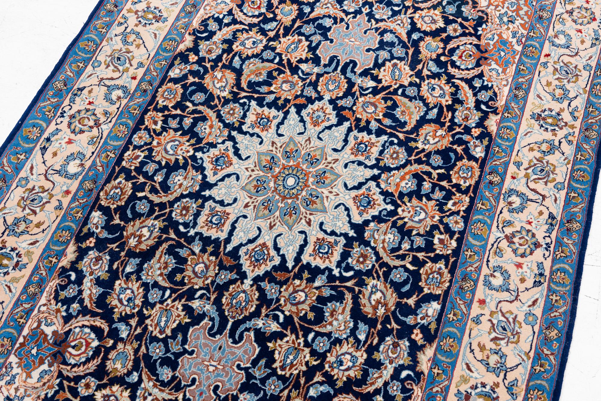 Carpet, Isfahan, ca 165 x 100 cm.