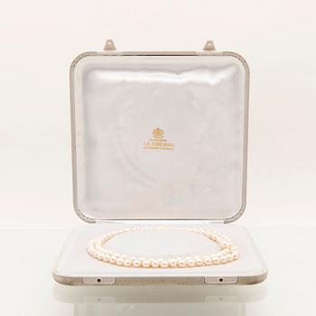 Necklace of cultured pearls and a pair of cultured pearl earrings with 18K gold settings.