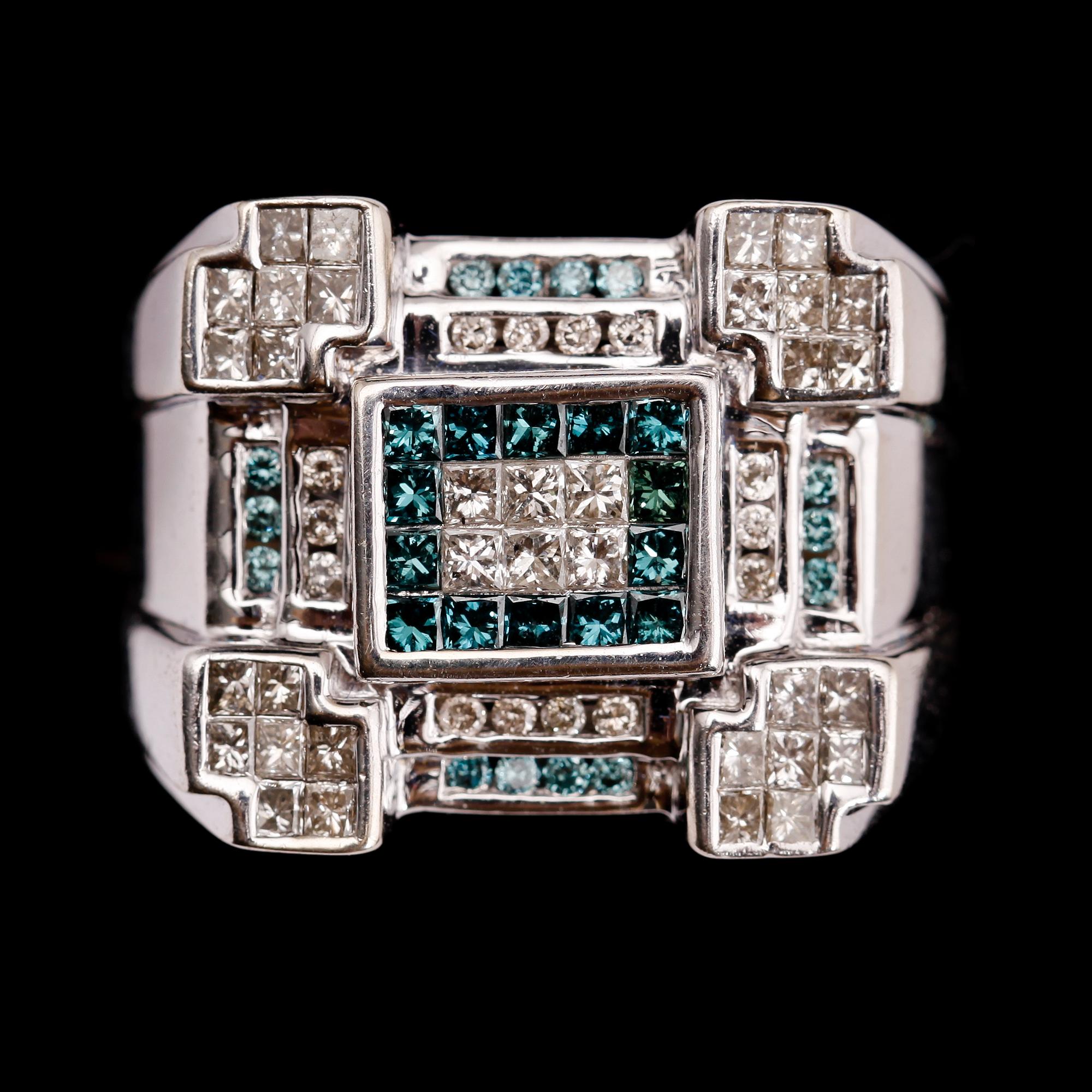 RING, 14 k vitguld, med blå och vita princesslipade diamanter ca 1.25 ct. Total vikt ca 14,4 gram.