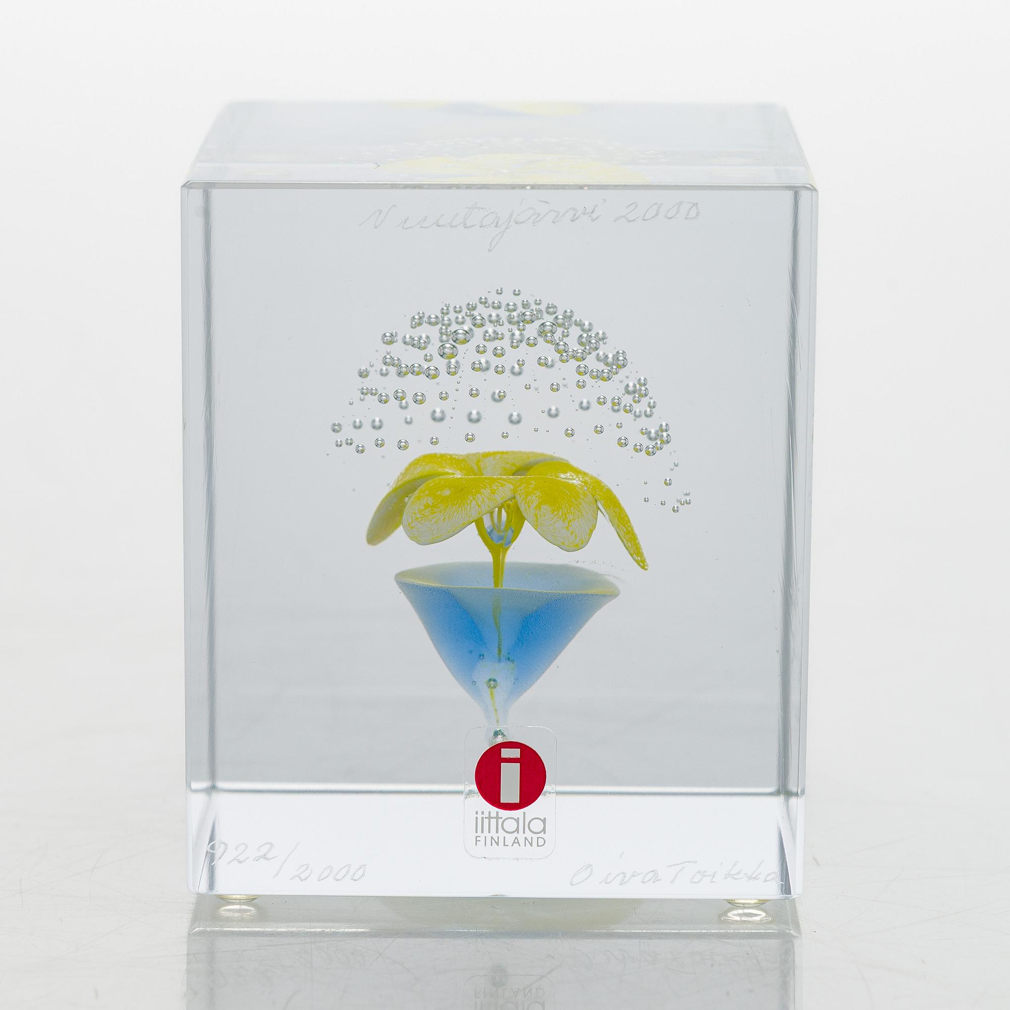 Oiva Toikka, vuosikuutio 2000, signeerattu Oiva Toikka Nuutajärvi 2000, 922/2000.